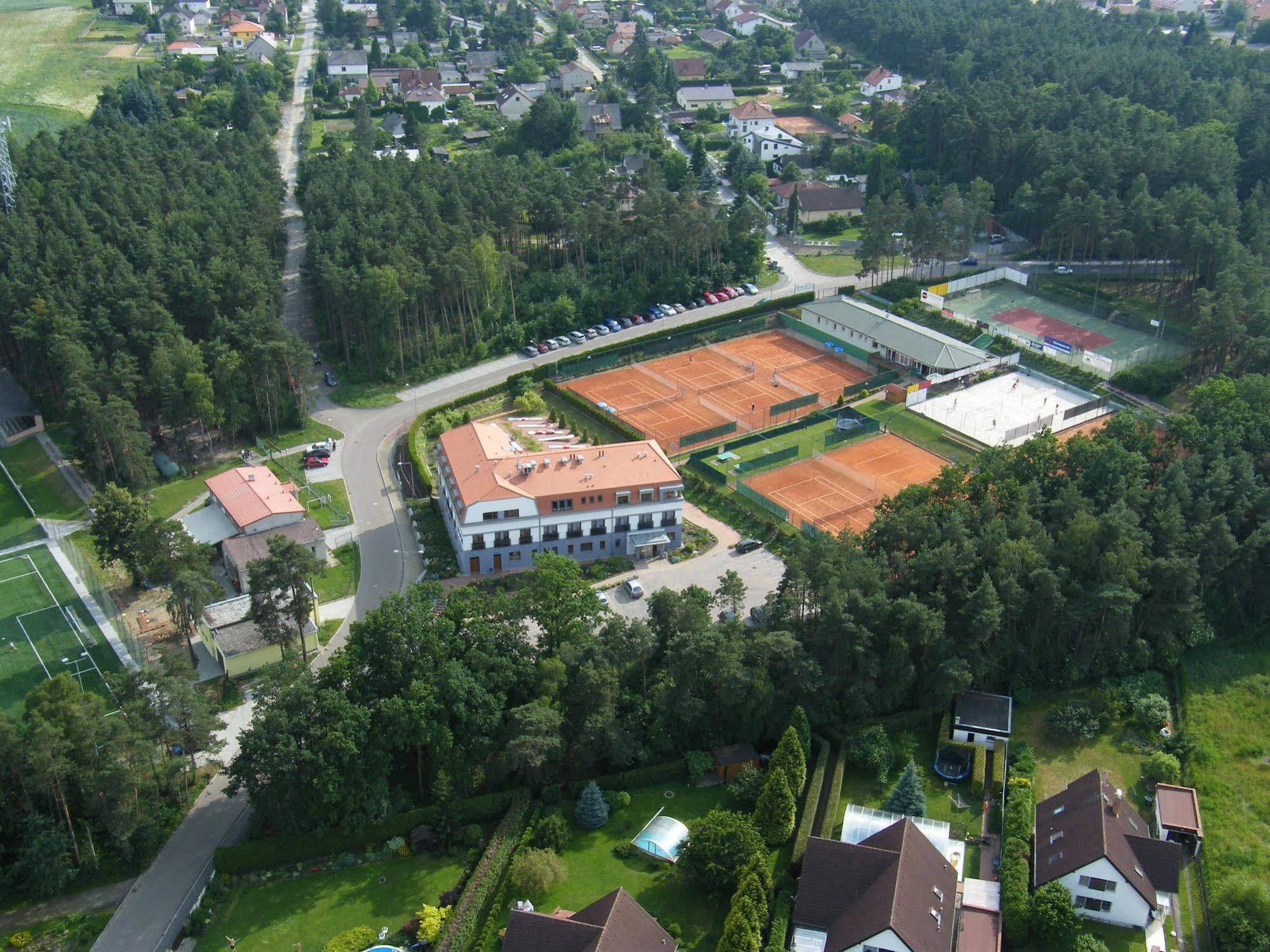 Hotel Sport Zruč Exterior foto